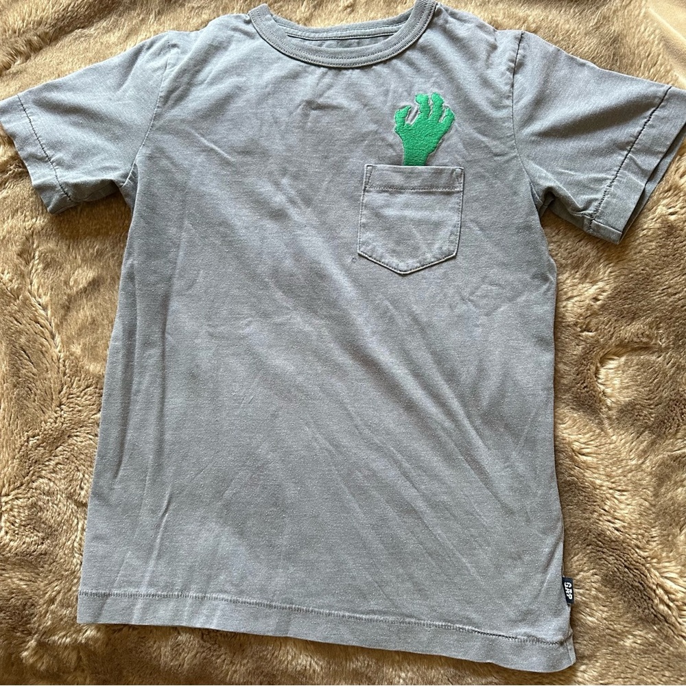 GAP Gray and Green Short Sleeve Tee